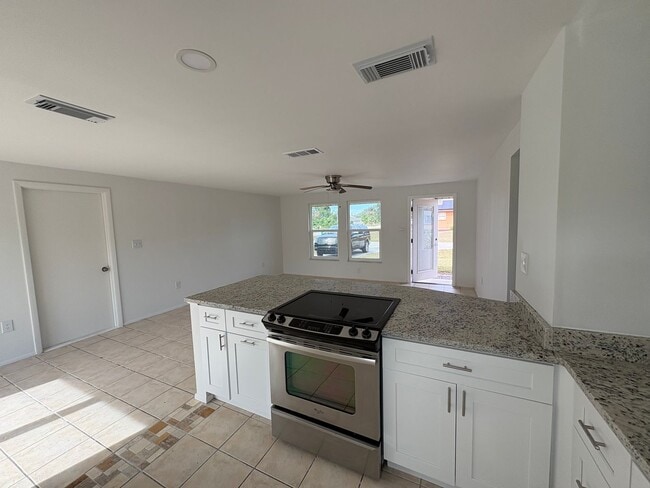 Photo - 1057 Tropical Ave NW