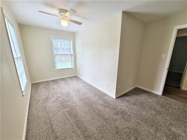 Photo - 503 Riveredge Dr