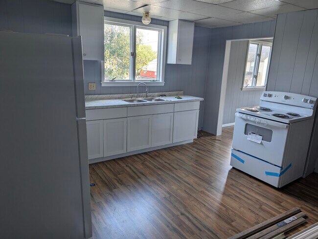 Kitchen with updated cabinets, counter tops and new appliances - 302 Jerome Ave Unit apt 2