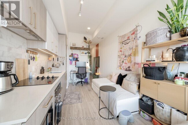 Photo - 2020 Bathurst St Unit 929