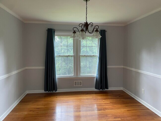 Photo - 1115 Williams Dr