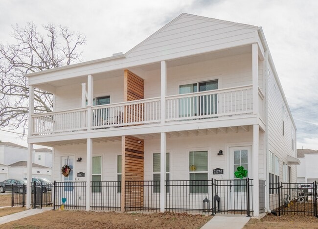 Building Photo - 2119 Parnell Dr