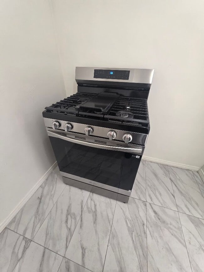 Photo - 1 BD 1 BA CONDO IN DOWNTOWN LONG BEACH Unit 11