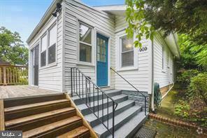 Building Photo - 909 Maplewood Ave Rental