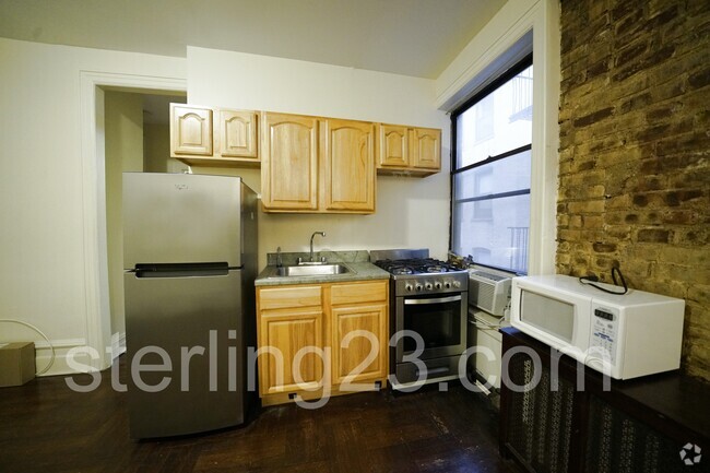 Building Photo - 2353 28th St Unit 2F Rental