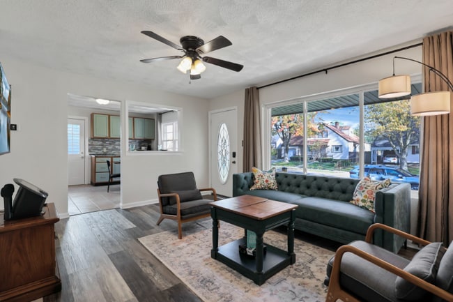 Photo - 3333 Dresden St