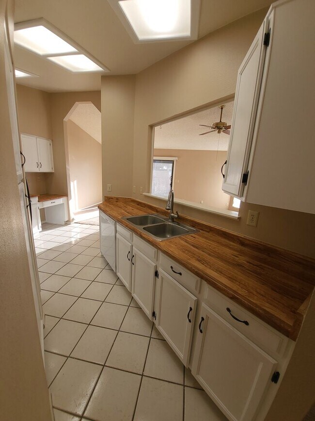AFFORDABLE AHWATUKEE HOME SOON TO BE AVAIL... Rental Para alquiler en