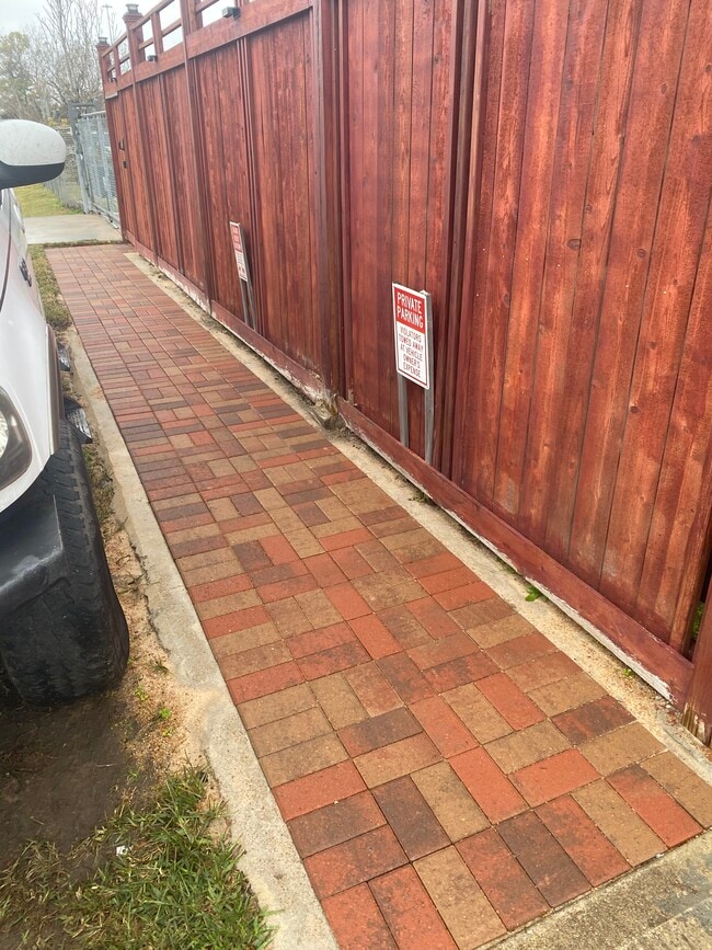 Photo - 6322 Brooklawn Dr Unit McKenzie Suite