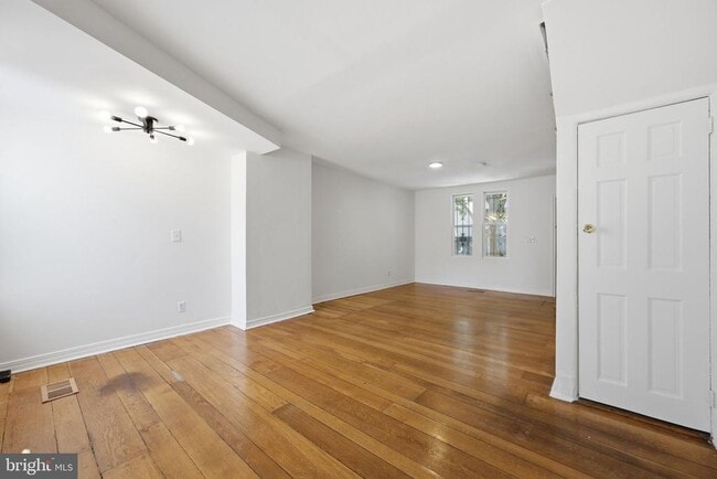 Photo - 924 Euclid St NW