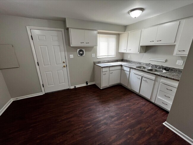 Photo - 4689 Hilton Ave Unit A