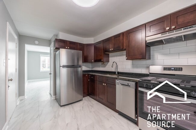 Building Photo - 6733 N California Ave Unit GW