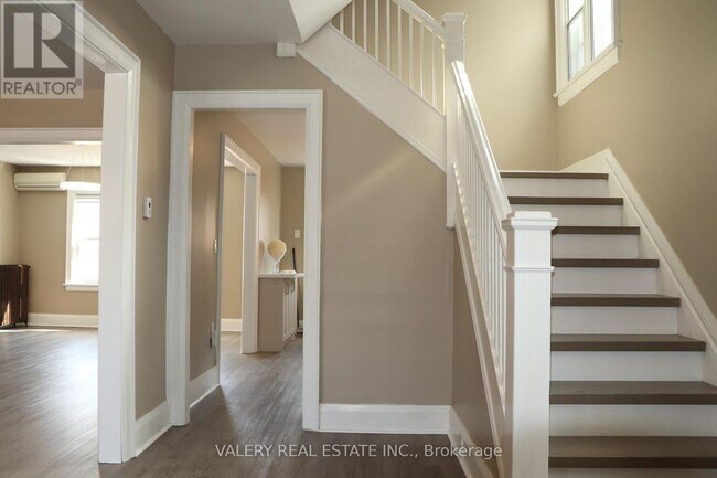 Photo - 207 Oakwood Ave