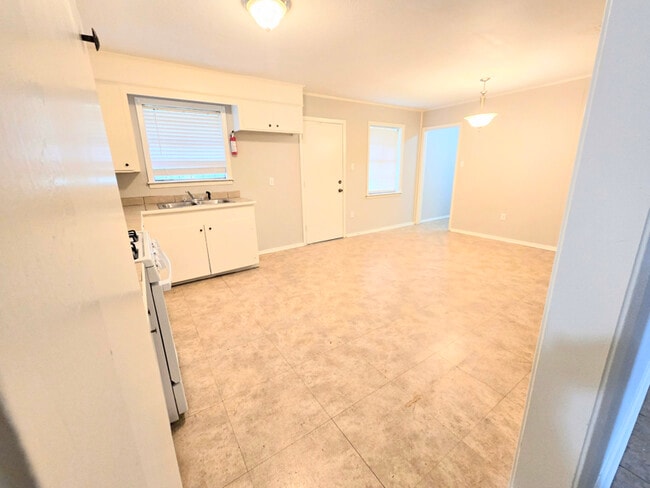 Photo - 270 Myer Ave