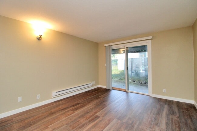 Photo - 18245 E Burnside St Unit 111