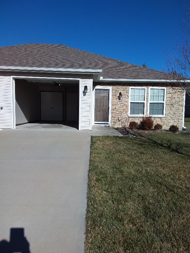 Photo - 135 SW Rose Garden Ln Townhome