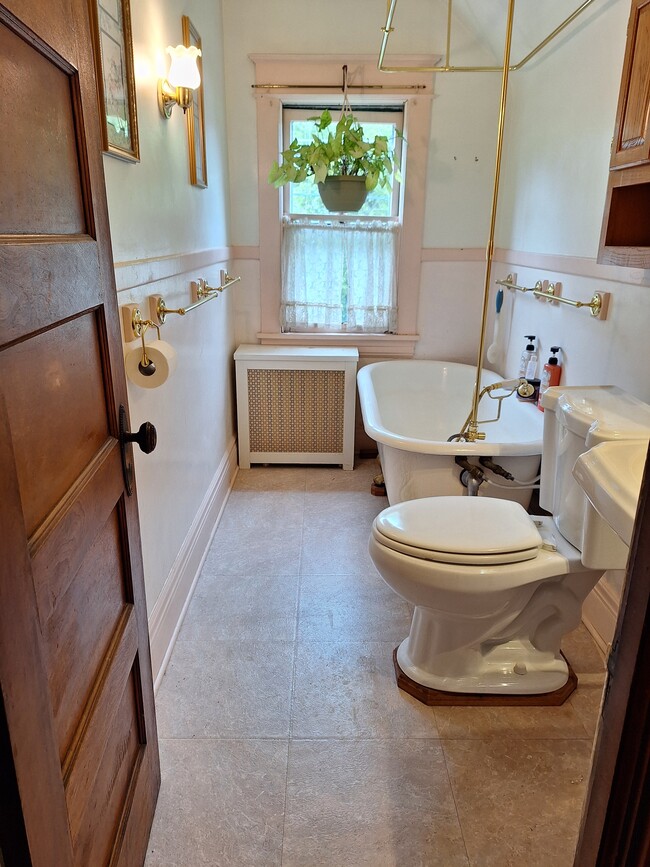 Photo - 384 Hall Ave Unit #2