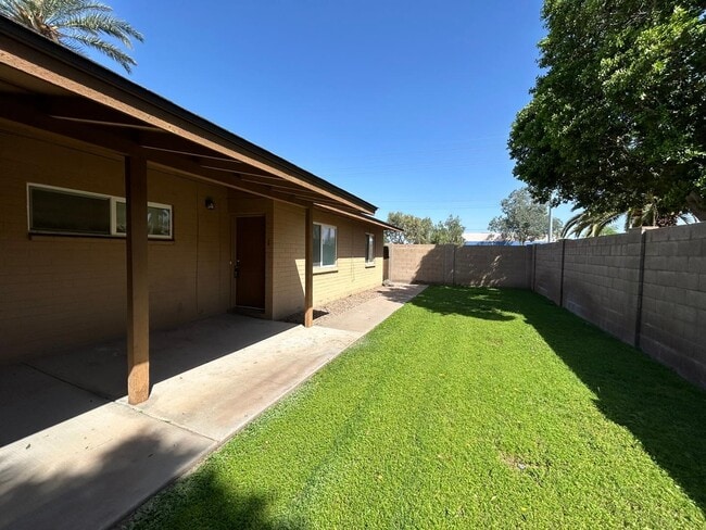 Building Photo - 1851 E University Dr Unit Apt A