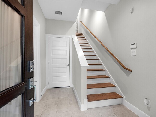 Photo - 2727 Clinton Dr