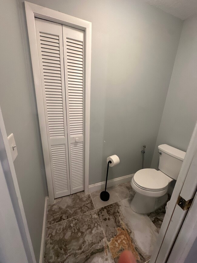 Photo - 908 Wicketrun Dr