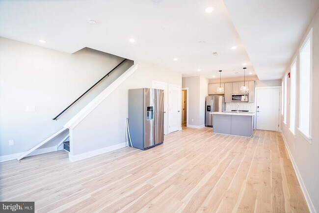 Photo - 129 S 49th St Unidad 2R