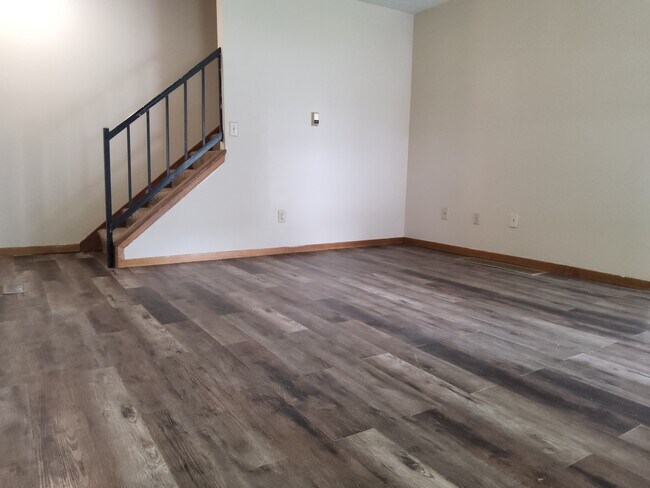 Building Photo - 202 Heritage Cir Rental