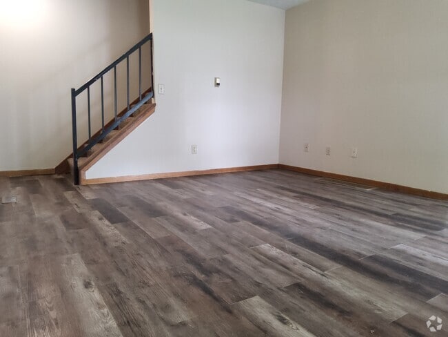 Building Photo - 202 Heritage Cir Rental