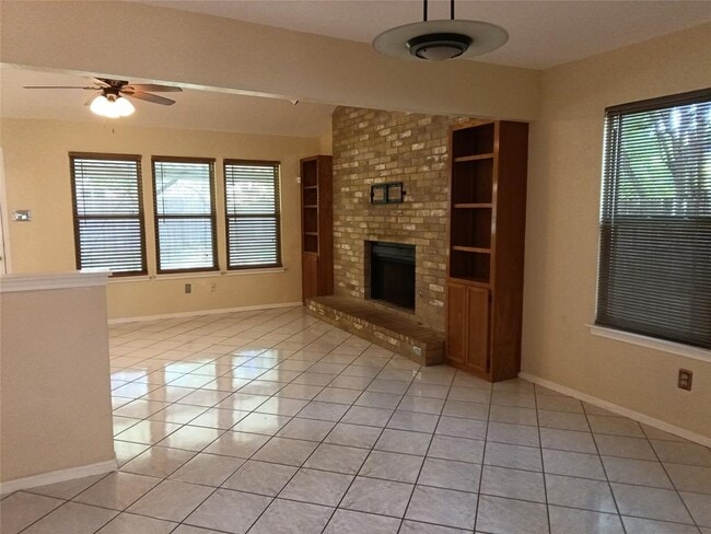 Photo - 514 Maple Run Dr