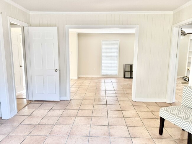 Photo - 4647 Loyola Dr