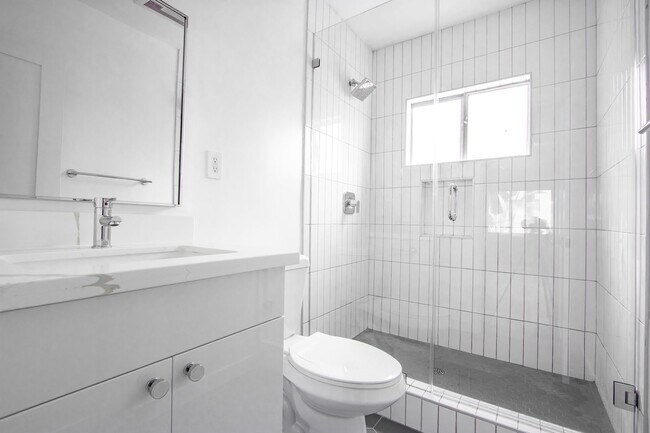 Photo - 937 N Orange Grove Ave