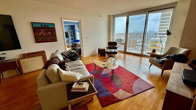 Photo - 807 Davis St Unit 1304