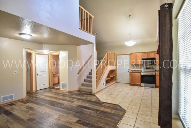 Photo - 3 Bedroom, 2.5 Bath 1 1/2 story first floor master suite -Townhome in Urbandale