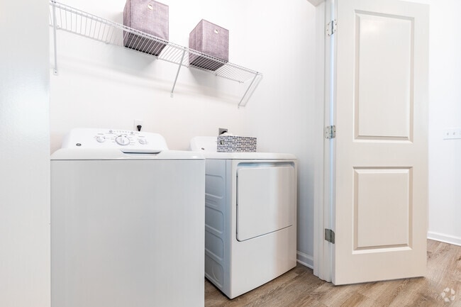 2 BD, 2 BA - 1,000 SF