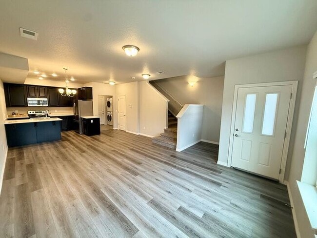 Building Photo - Beautiful 3 bed/ 2.5 bath Townhome in Berthoud