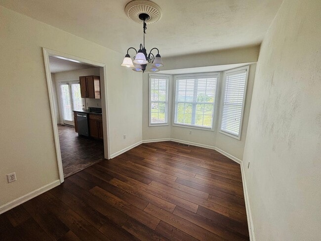 Photo - 985 New Village Dr NW