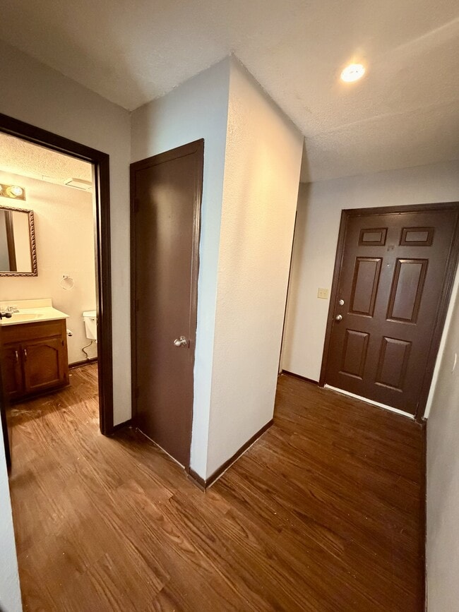 Photo - 215 NE Timbercreek Dr