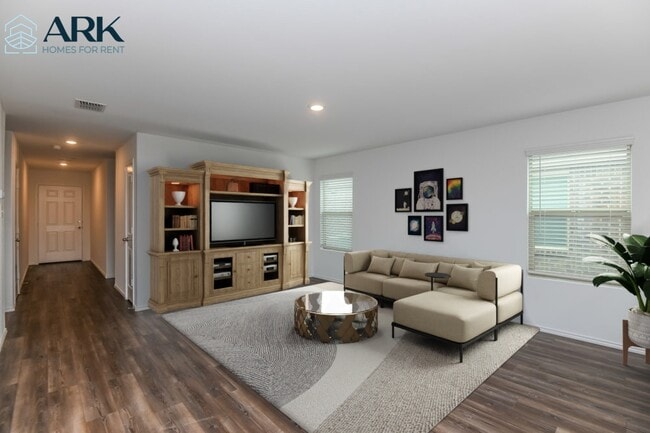 Photo - 911 Lady Bird St