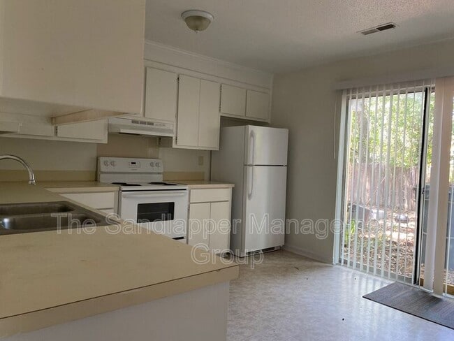 Photo - 4736 Linfield Ln