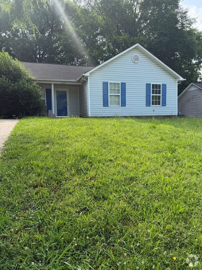 Building Photo - 3 bedroom house