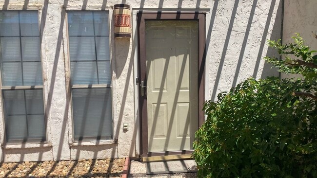 Building Photo - 101 W Del Mar Blvd Unit 10 D