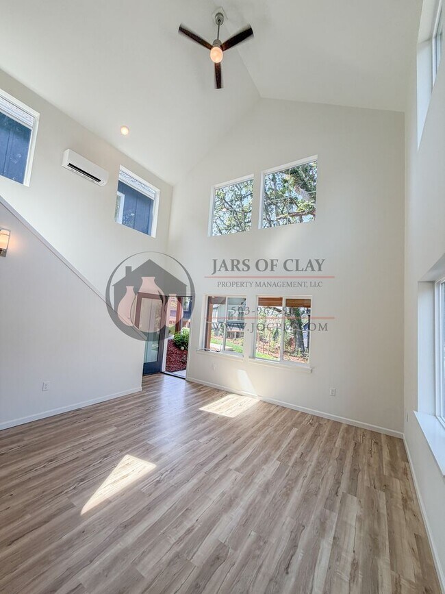 Photo - 2512 Gilbert St S