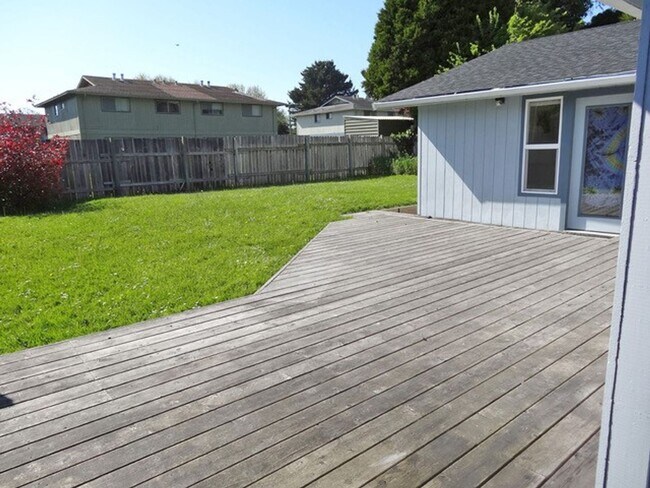 Photo - SPACIOUS ARCATA 4 BEDROOM 2.5 BATH HOUSE W...