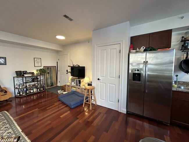 Photo - 43 Pitman St Unidad 303