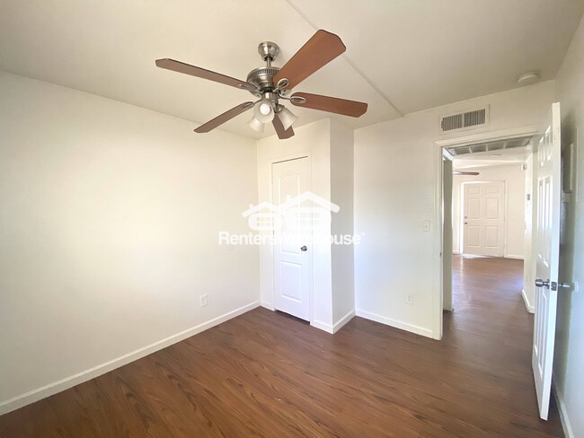 Photo - 325 S Pioneer