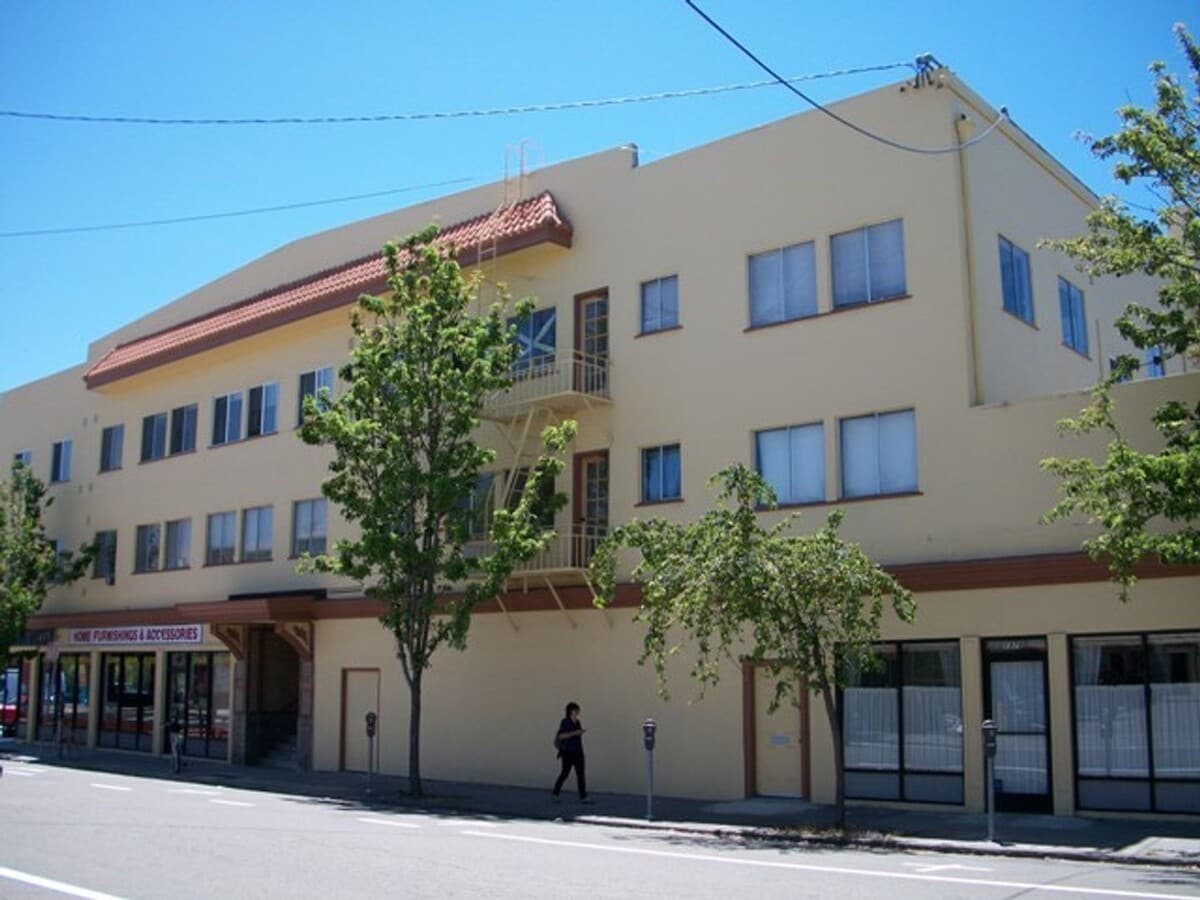 A Bright Sunny 1 bedroom, with Hardwood Fl... - A Bright Sunny 1 bedroom, with Hardwood Fl... Apartment Unit 55