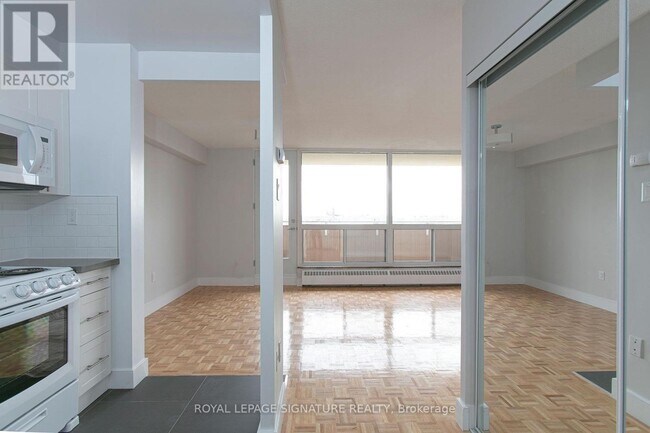 Photo - 666 Spadina Ave. Unit 2508