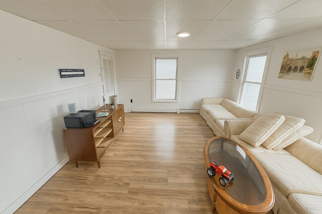 Building Photo - 66 School St Unit 2