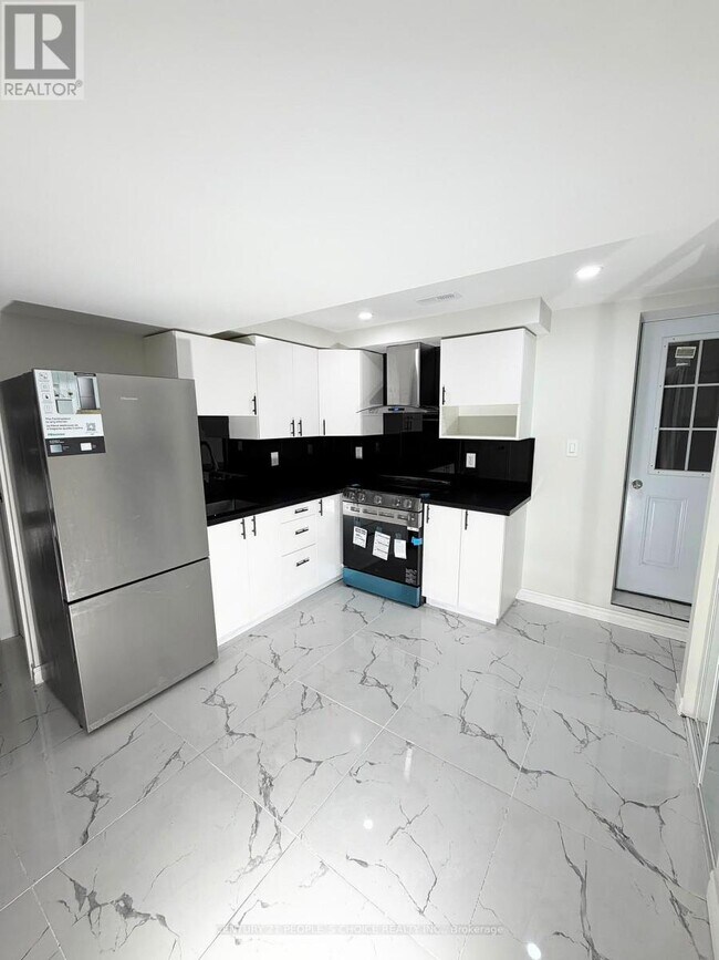Photo - 1761 Western Cres