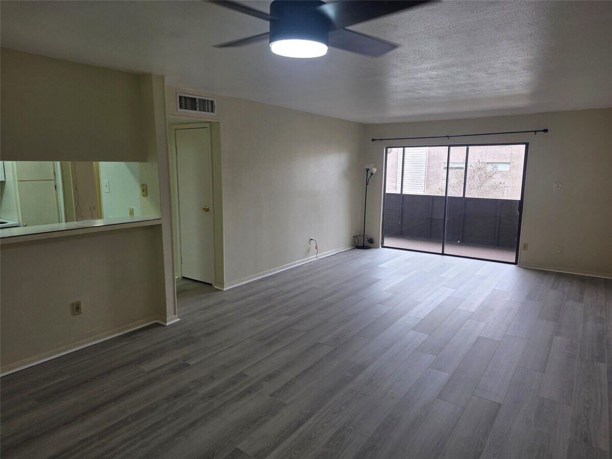 Photo - 3025 Walnut Bend Ln Unit 21