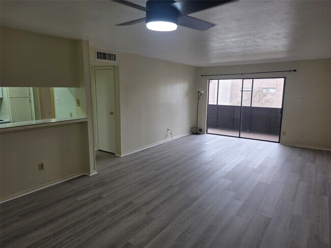 Photo - 3025 Walnut Bend Ln Unit 21