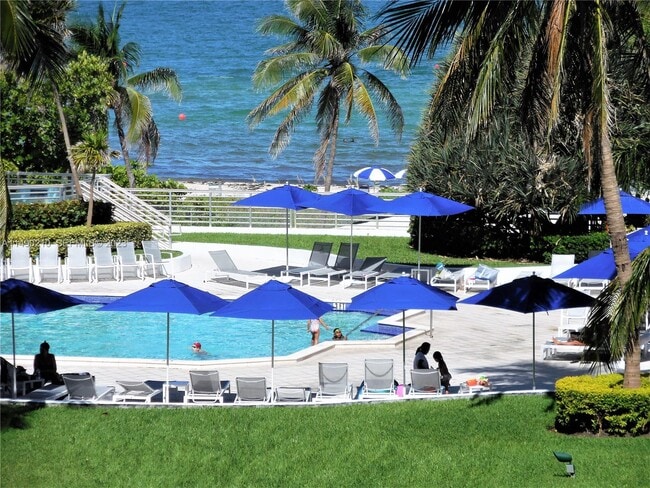 Photo - 5151 Collins Ave Unidad 519